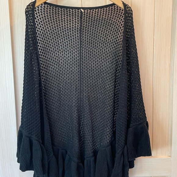 Elizabeth Gillett NYC black knit ruffle shawl - Picture 2 of 5